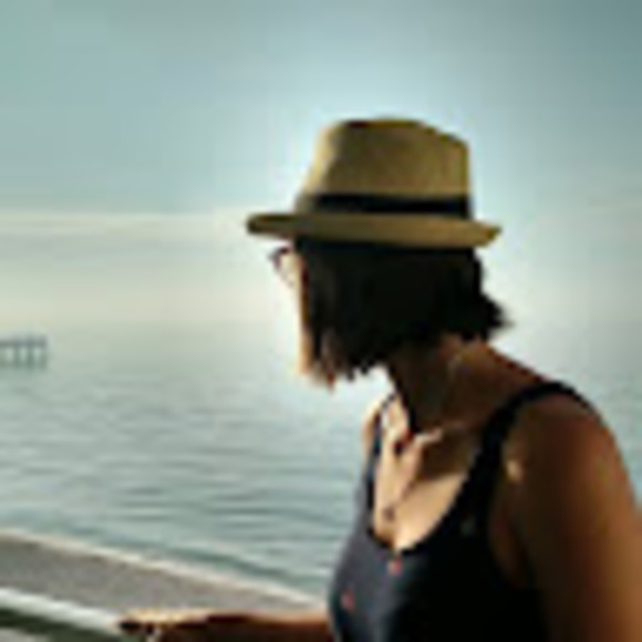 Meet your Posher, Janet - Picture 1 of 1